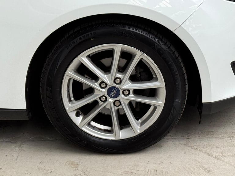 2015 Ford Focus 1.0 EcoBoost 125 Zetec 5dr HATCHBACK PETROL Manual