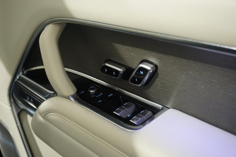 2023 Land Rover Range Rover 3.0 P550e 38.2kWh SV SUV 5dr Petrol Plug-in Hybrid Auto 4WD Euro 6 (s...