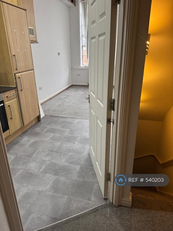 2 bedroom flat in Regent, Kettring, NN16 (2 bed) (#540203)