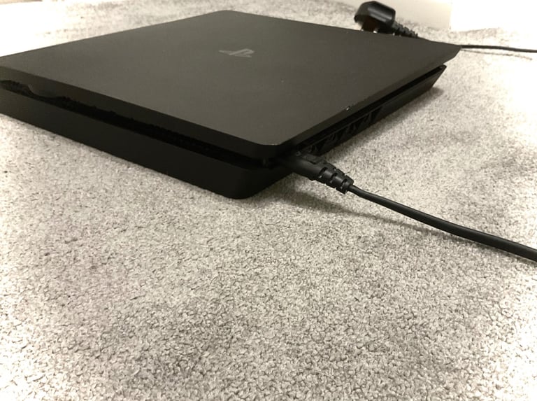 PlayStation 4 Slim Console|Jet Black|500GB Good Condition|Comes With Controller 