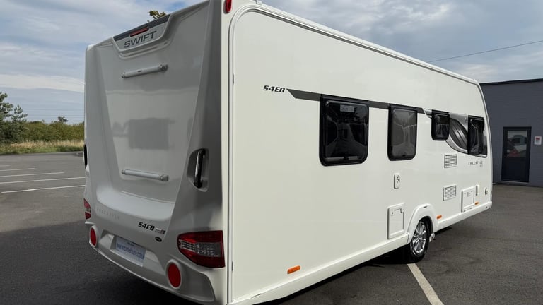 2018 Swift Freestyle EB, 4 berth with rear island bed, centre washroom, 