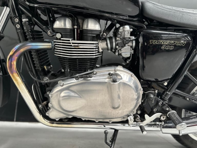 STUNNING LOW MILEAGE 2015/15 TRIUMPH THRUXTON MOTORCYCLE 