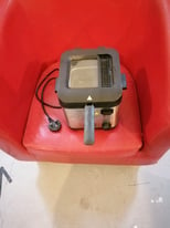 Small deep fryer. Excellent almost as new condition. 