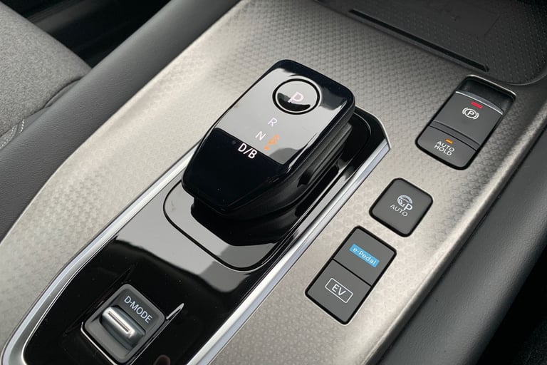 2025 Nissan Qashqai 1.5 E-Power N-Connecta [Glass Roof] 5dr Auto Hatchback Hybrid Automatic