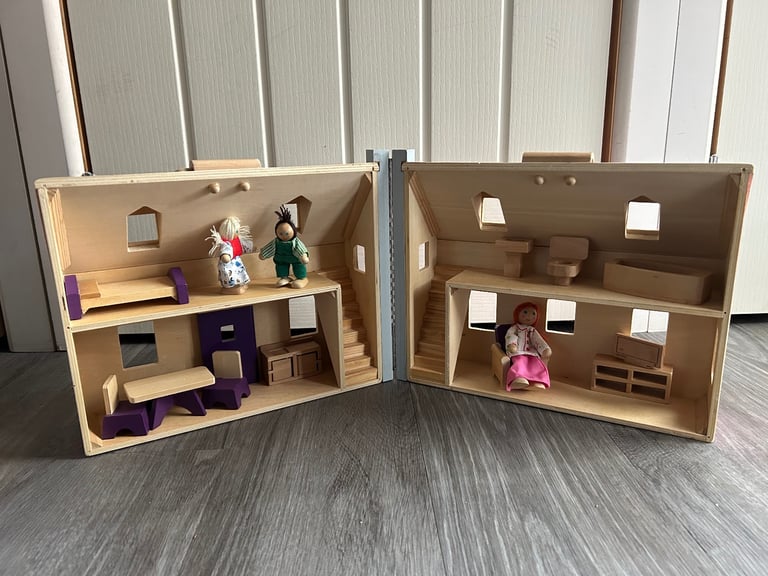 Melissa & Doug Wooden Dolls House