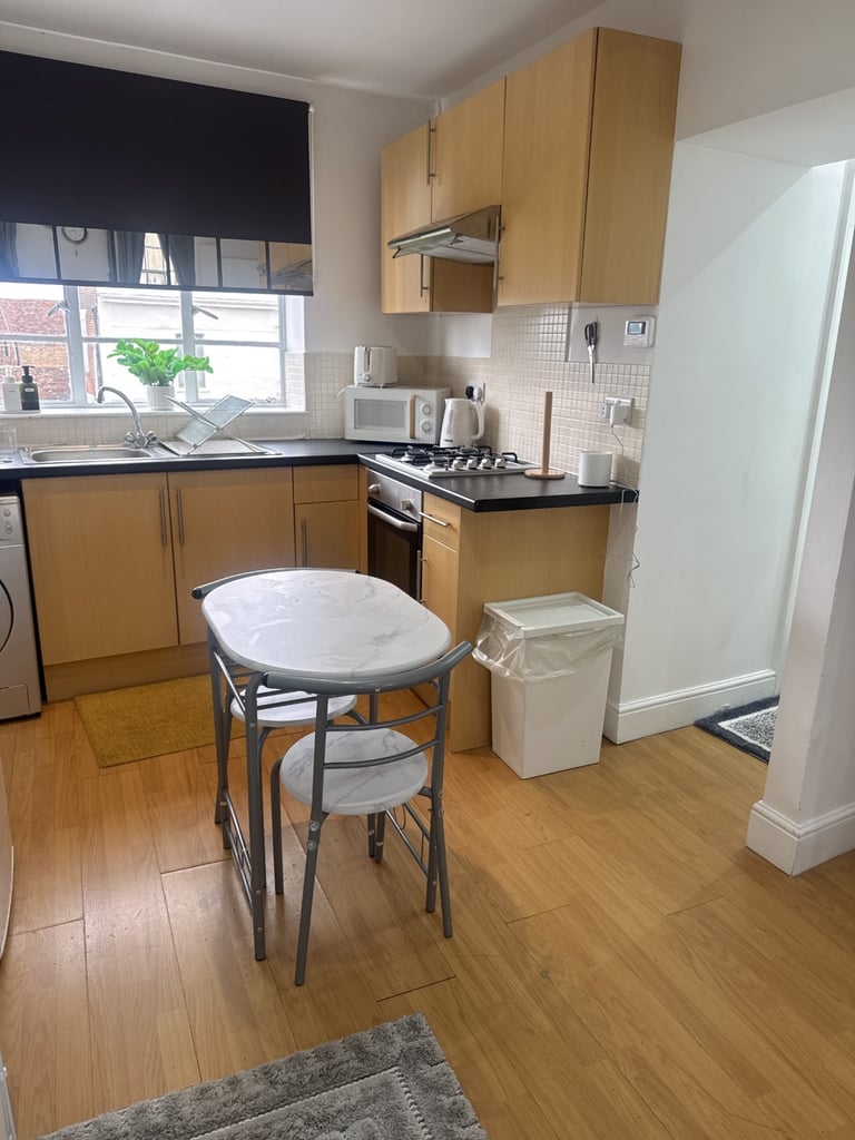 Fully furnished Studio Apartment in the Heart of Canterbury High Street ✨