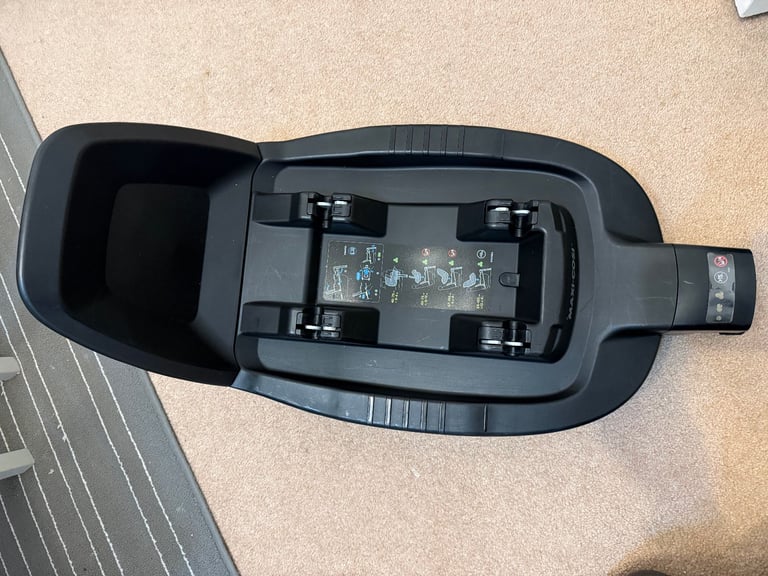 Maxi-Cosi Pebble Plus Baby Car Seat with Maxi-Cosi 3wayfix ISOFIX Base