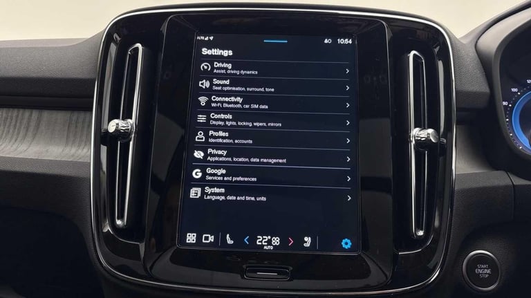 2025 Volvo XC40 2.0 B3P Ultra Dark 5dr Auto ESTATE PETROL Automatic