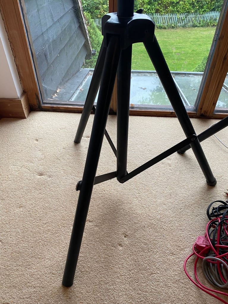  2x REDMAN Stereo Speakers and stands 300w + 100w