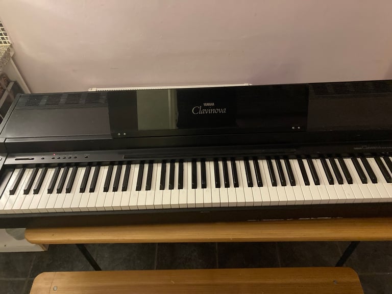 Yamaha Clavinova CLP 300 