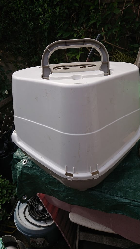 Corner cat litter toilet with hood 