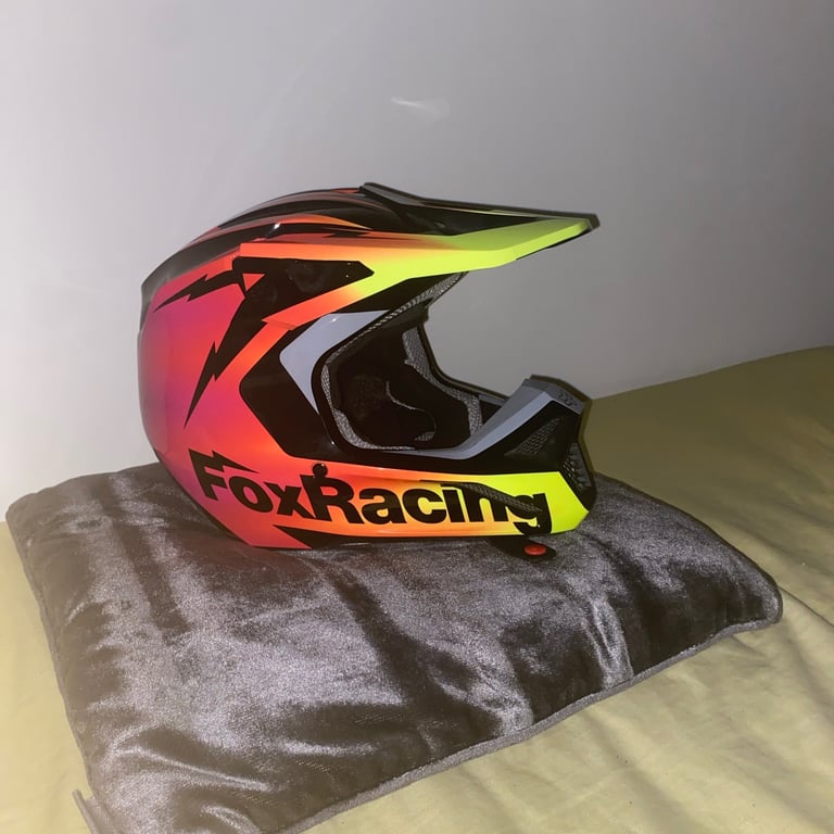 image for NEED TO BE GONE! Fox helmet
