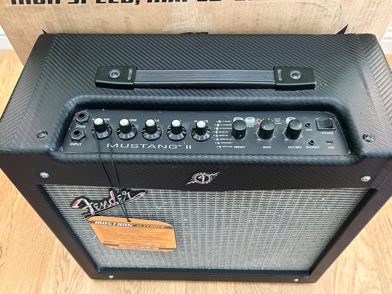 FENDER MUSTANG ll MODELING GUITAR AMPLIFIER 