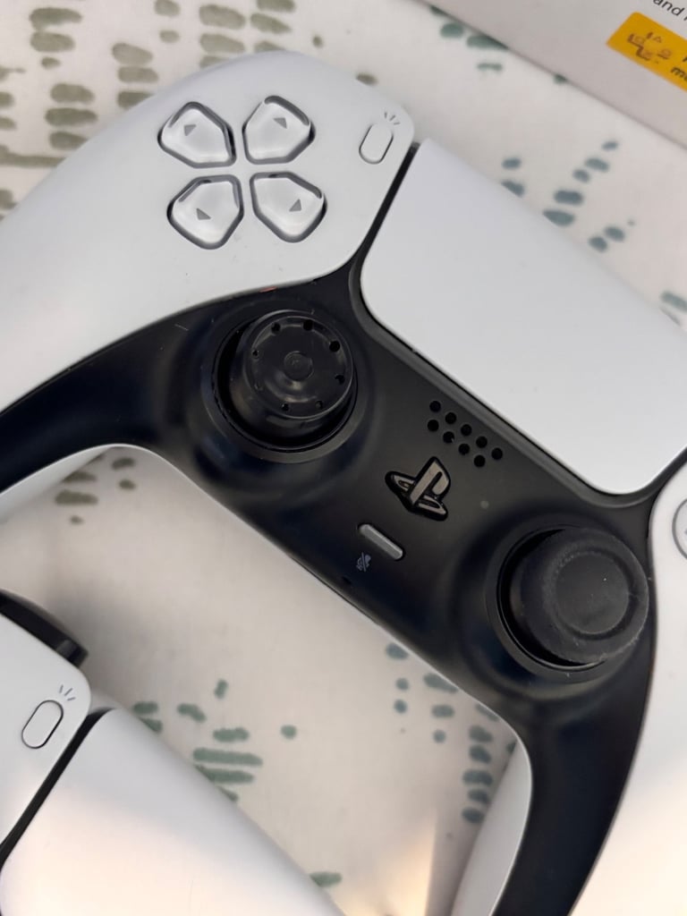 PS5 disc edition 825g with 2x controllers and games