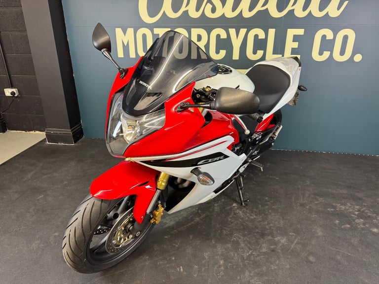 Honda CBR600F 2011 RED AND WHITE