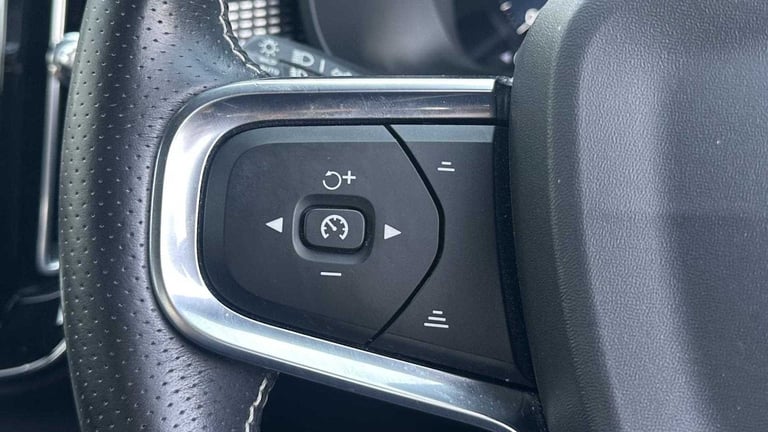 2020 Volvo XC40 2.0 B4P R DESIGN 5dr Auto Estate Petrol Automatic