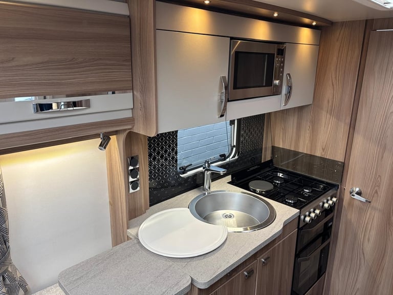 2022 SWIFT CHALLENGER 650, REAR FIXED ISLAND BED, CENTRE WASHROOM, ALDE, 