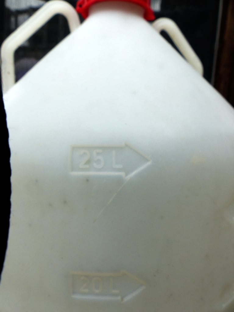 Vinamat Vinballoon 25L wine making fermenter or can be used for water storage