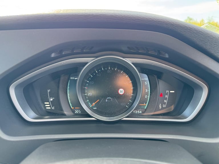 2016 Volvo V40 2.0 D4 R-Design Lux Nav Auto Euro 6 (s/s) 5dr HATCHBACK Diesel Automatic