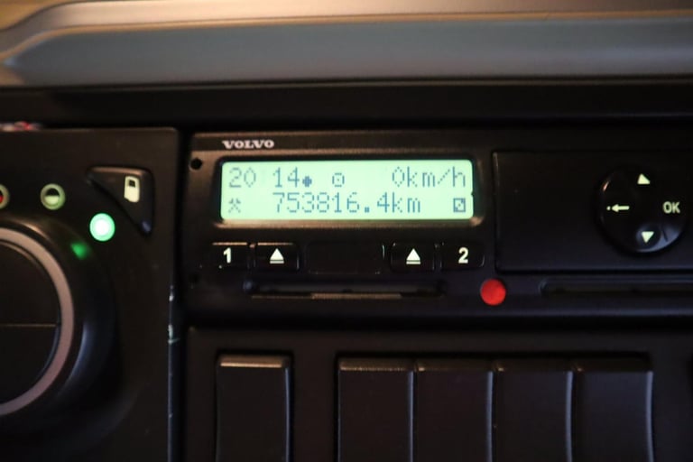 2016 (16 PLATE) Volvo FH460 6x2 Euro 6 Tractor Units