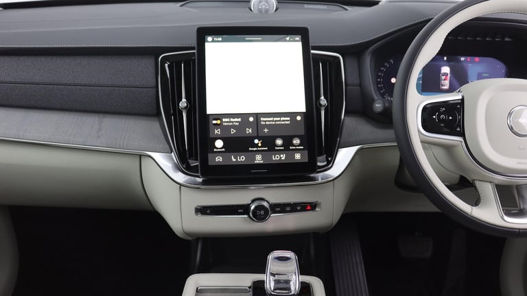 2025 Volvo XC90 T8 PHEV AWD Ultra, Dark, 7 Seats (Sunroof, Pilot Assist, Bowers &amp; Wilkins) ES...