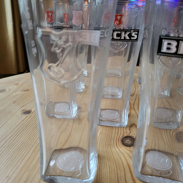 Brand New 19 Beck's Beer pint glasses