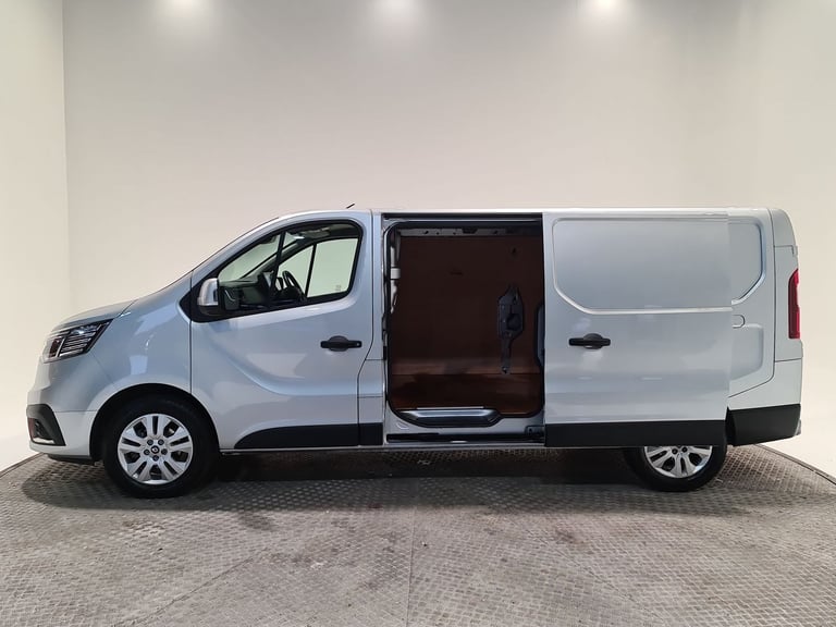 2022 Renault Trafic 2.0 DCI BLUE LL30 SPORT P/V L2 H1 130 BHP LWB Panel Van Diesel Manual