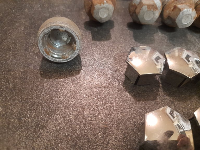 Wheel nuts for peugeot or citroen 