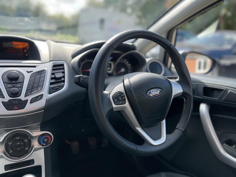 FORD FIESTA 1.4 Zetec 5dr 2011