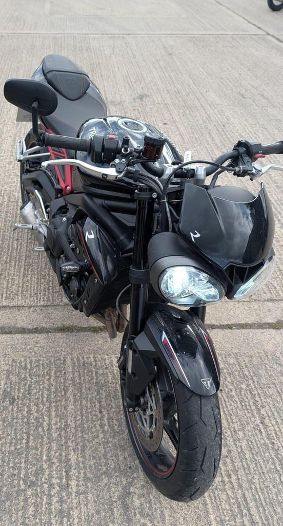 2019 69 TRIUMPH STREET TRIPLE RS 765 NAKED BLACK 765RS 1590 MILES YES 1k 