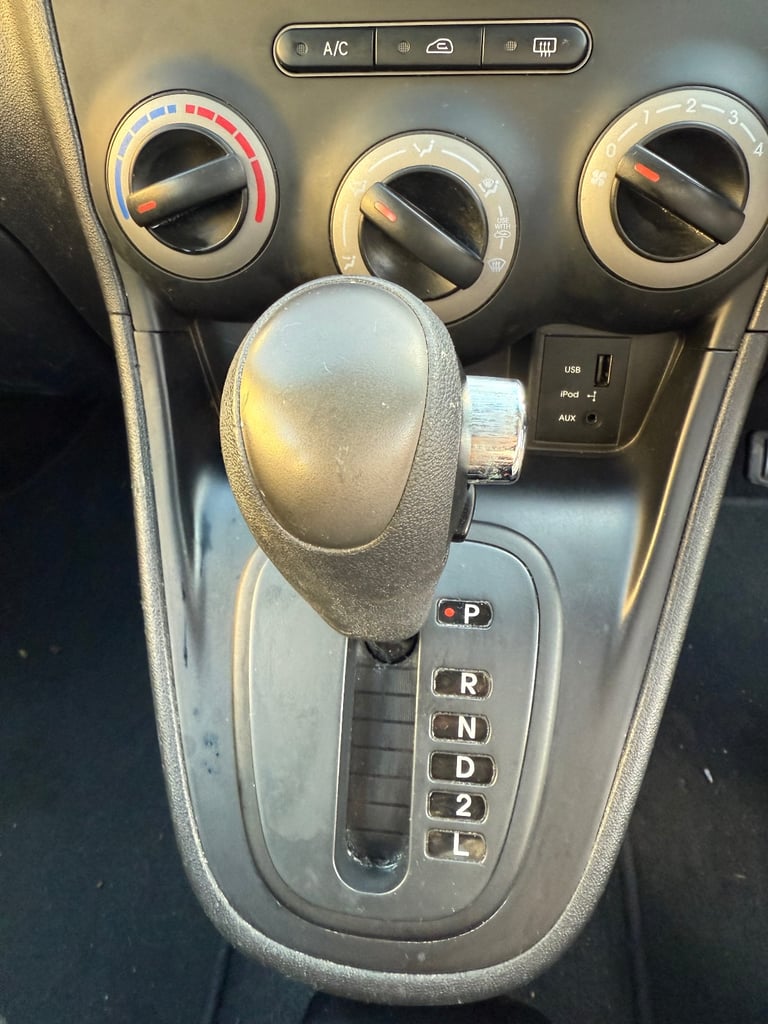 Hyundai, I10, Hatchback, 2013, Other, 1248 (cc), 5 doors