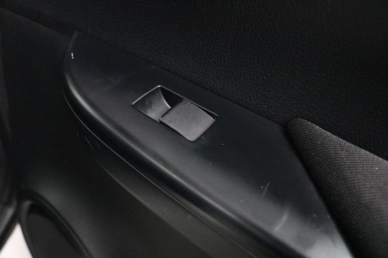 2022 Toyota Hilux 2.4 D-4D Active Pickup Double Cab 4WD 150 BHP Euro 6 ULEZ Free PICKUP Diesel Ma...