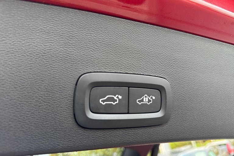 2022 Volvo XC40 2.0 B4 MHEV Plus SUV 5dr Petrol Hybrid DCT Auto AWD Euro 6 (s/s) (197 ps) ESTATE ...