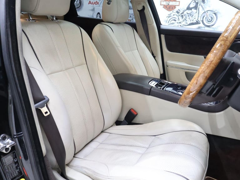 2010 Jaguar XJ 3.0d V6 Portfolio 4dr Auto SALOON DIESEL Automatic