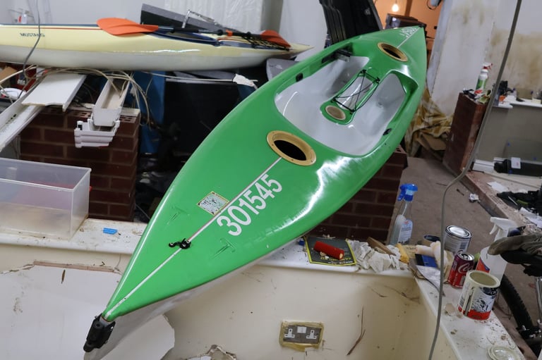 12 FOOT Kayak Canoe , fishing / Water sports