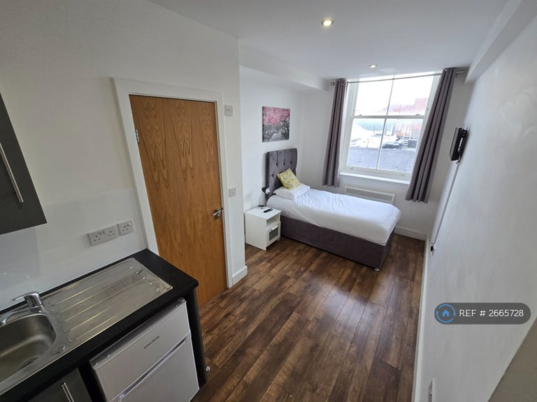 Studio flat in The Webberley, Stoke-On-Trent, ST1 (#2665728)