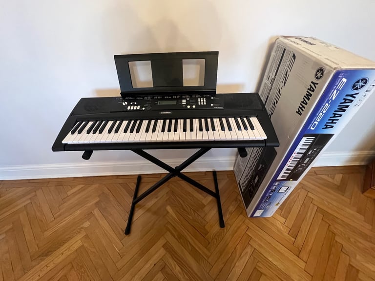 Yamaha EZ220 Digital Keyboard