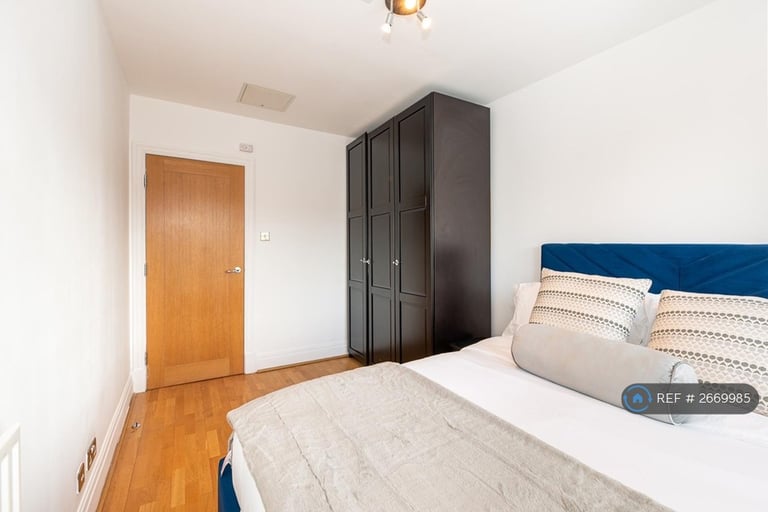 2 bedroom flat in Warren House, London, W14 (2 bed) (#2669985)