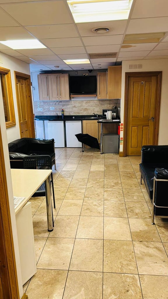 An Office room for rent in E1