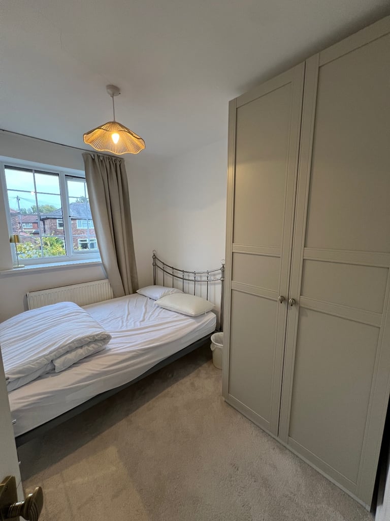 Room for rent in a shared home. Elsdon Rd, M13