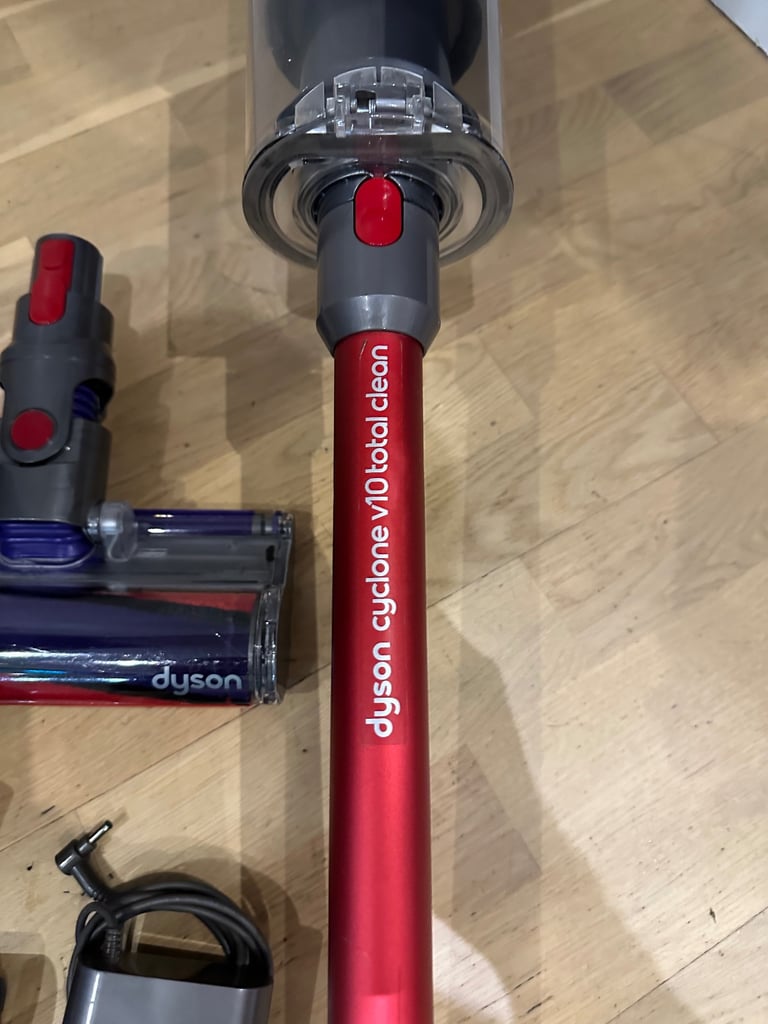 Dyson cyclone v10 total clean full bundle 
