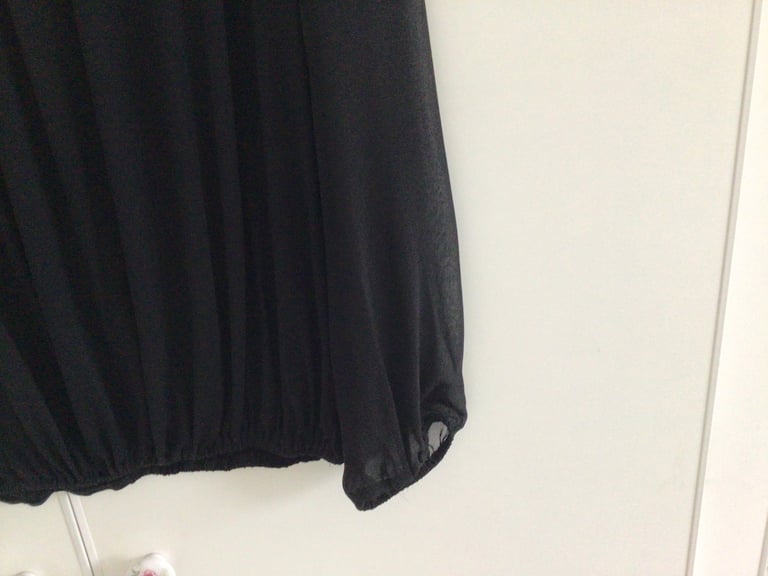 🌹George Black blouse Size 14 🌹 Elastic bottom sheer Sleeves  💐