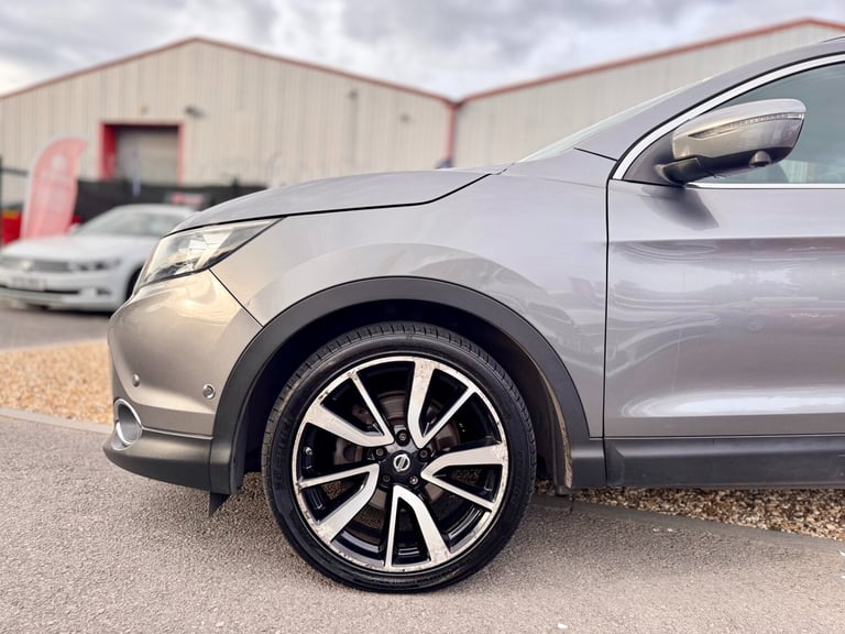 2015 Nissan Qashqai 1.6 dCi Tekna 5dr 4WD HATCHBACK Diesel Manual