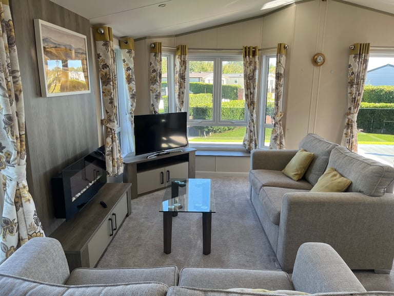 Atlas Lilac Lodge 40x20x2 bedroom