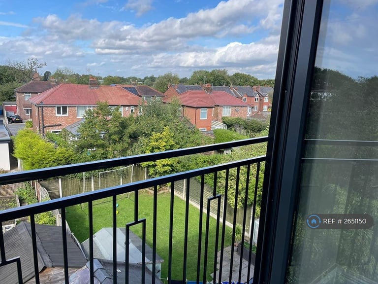 4 bedroom house in Gillbent Road, Cheadle Hulme, Cheadle, SK8 (4 bed) (#2651150)
