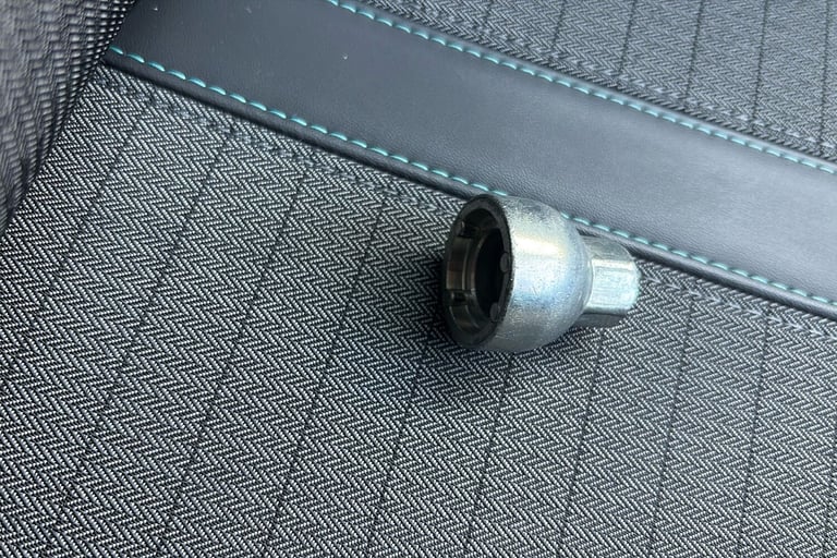  Peugeot E 2008 50kwh Allure Premium Suv 5dr Electric Auto 7kw Charger 136 Ps