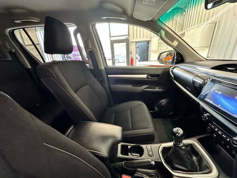 2020 Toyota Hilux 2.4 INVINCIBLE 4WD D-4D DCB 147 BHP DOUBLE CAB PICK-UP Diesel Manual