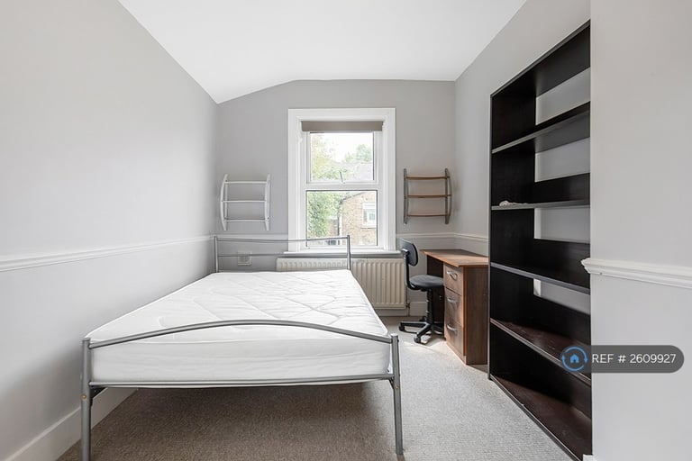 4 bedroom house in Kincaid Road, London, SE15 (4 bed) (#2609927)