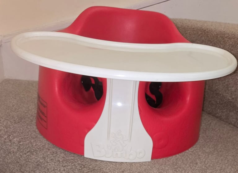 Bumbo sit me up feeding chair with feeding tray and harness