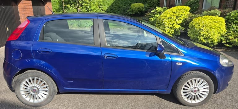 2009 Fiat Grande Punto GP - rare higher spec model - 1 previous owner + Low Miles- 1.4 Petrol Manual